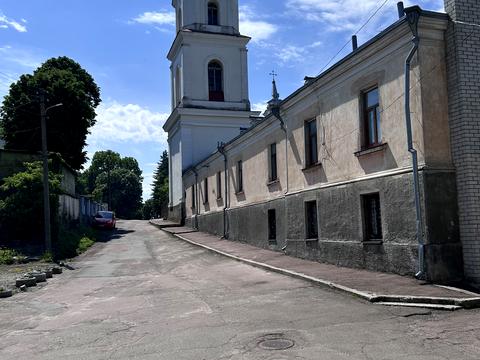 комерційна за адресою Басейна вул., 4