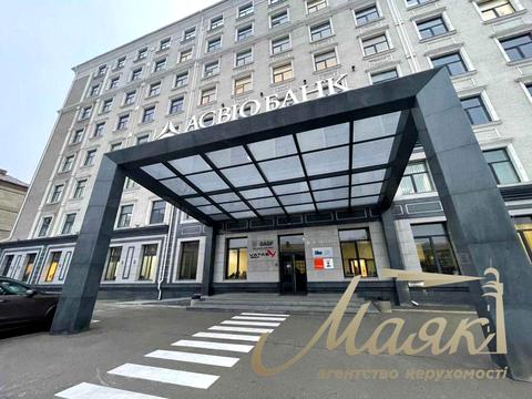 комерційна за адресою Миколи Міхновського бульв. (Дружби народів), 19