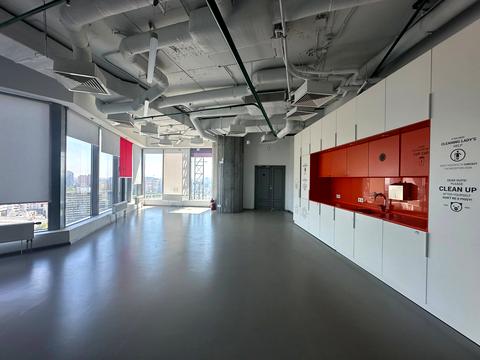 комерційна за адресою Спортивна пл., 1
