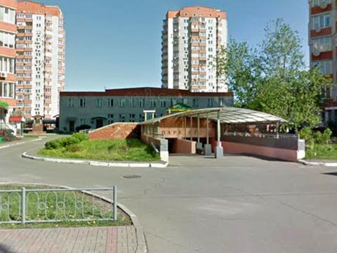 паркомісце за адресою Верховної Ради бульв., 21-Б