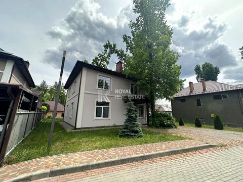 будинок за адресою Дачна