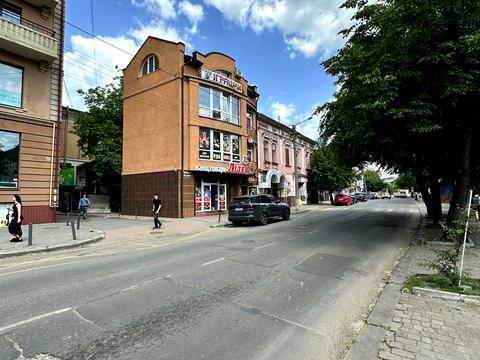 коммерческая по адресу Ивано-Франковск, Кардинала Любомира Гузара ул., 27