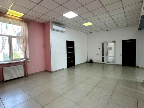 коммерческая по адресу Кардинала Любомира Гузара ул., 27