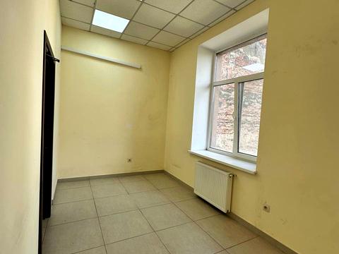 коммерческая по адресу Кардинала Любомира Гузара ул., 27