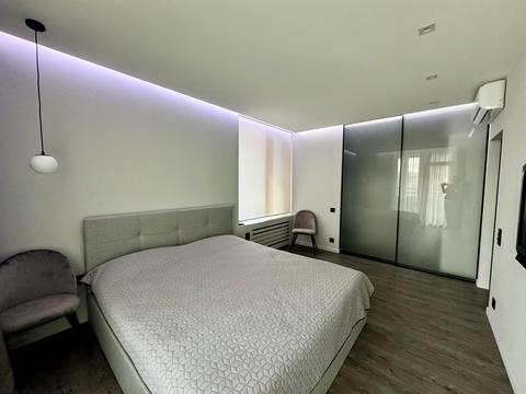 квартира за адресою Дніпровська набережна вул., 18-Б