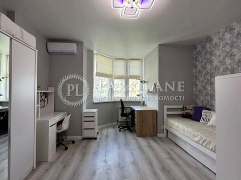 квартира за адресою Анни Ахматової вул., 48