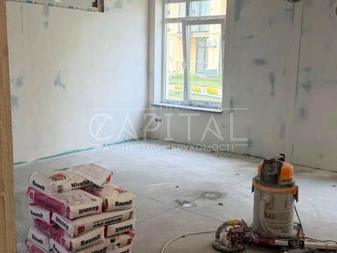 комерційна за адресою Богатирська вул., 32