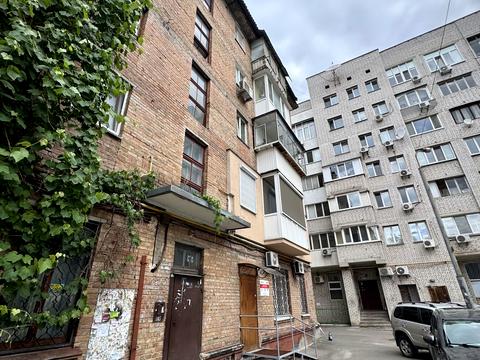 комерційна за адресою Оболонська вул., 38