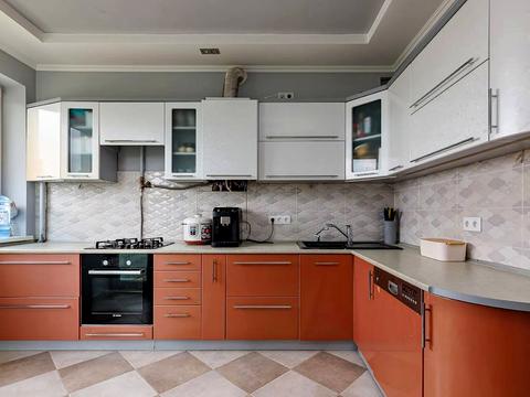 квартира за адресою Сухомлинського, 8