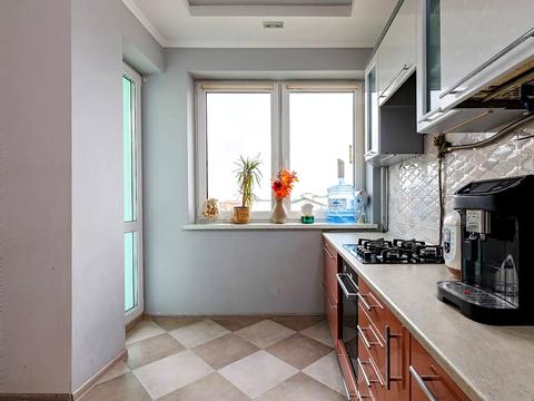 квартира за адресою Сухомлинського, 8