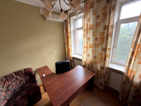 комерційна за адресою Лесі Українки бульв., 30-Б