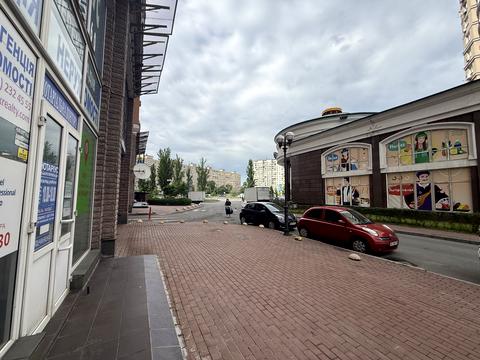 комерційна за адресою Володимира Івасюка просп. (Героїв Сталінграду), 8