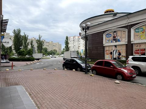 комерційна за адресою Володимира Івасюка просп. (Героїв Сталінграду), 8