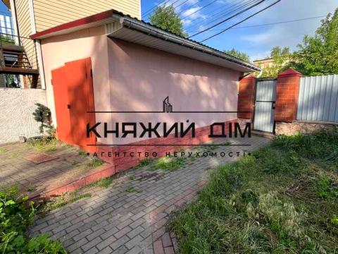 комерційна за адресою Малоземельна, 1