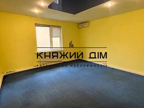 комерційна за адресою Малоземельна, 1