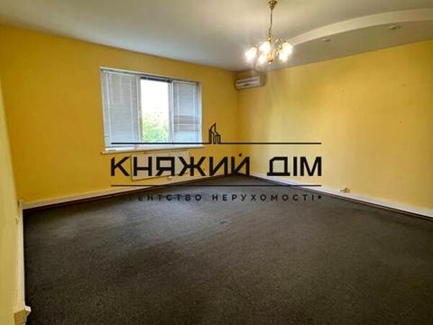 комерційна за адресою Малоземельна, 1