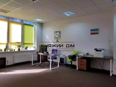 комерційна за адресою Євгена Коновальця вул. (Щорса), 36д