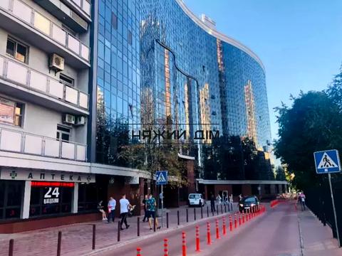 комерційна за адресою Євгена Коновальця вул. (Щорса), 36д