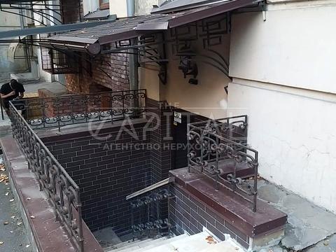комерційна за адресою Паньківська вул., 18