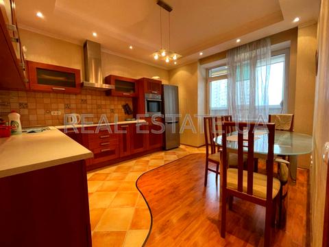 квартира за адресою Миколи Бажана просп., 12