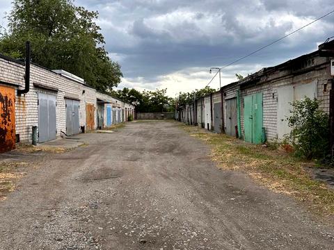 паркоместо по адресу Леоніда Каденюка ул. (Космонавта Волкова), 2-в
