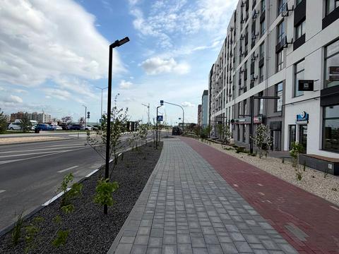 комерційна за адресою В'ячеслава Чорновола вул., (Будинок 37)