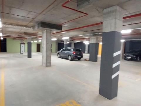 паркомісце за адресою Приозерна вул., 24