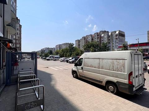 комерційна за адресою Володимира Івасюка вул., 7