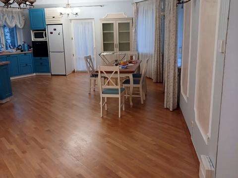 будинок за адресою Шкільна