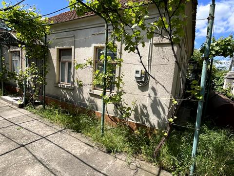 будинок за адресою Матросова Олександра вул.