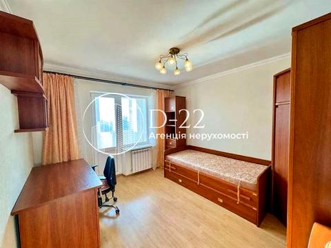 квартира за адресою Салютна вул., 42/46