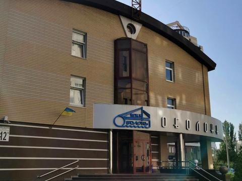 паркомісце за адресою Володимира Івасюка просп. (Героїв Сталінграду), 12-М
