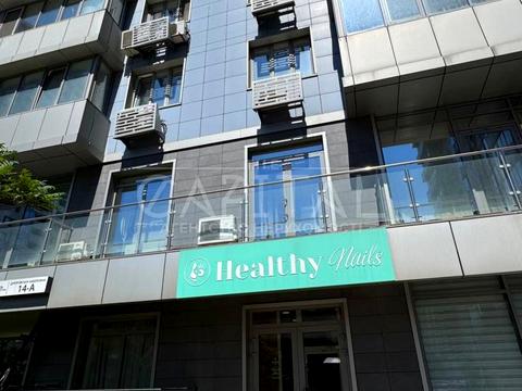 комерційна за адресою Дніпровська набережна вул., 14