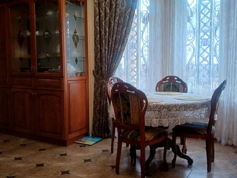 будинок за адресою Євгена Коновальця вул., 23
