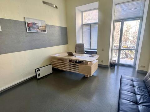 коммерческая по адресу Большая Житомирская ул., 8