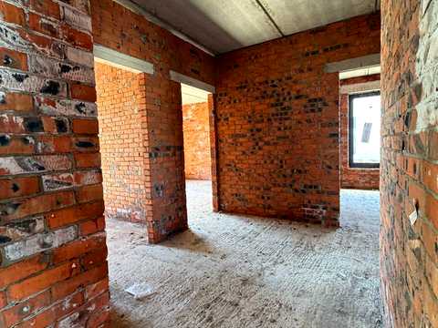 будинок за адресою Лучіано Паваротті