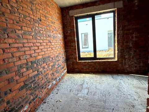 будинок за адресою Лучіано Паваротті