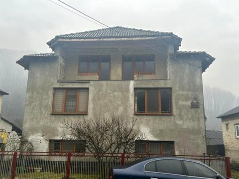 будинок за адресою Центральна