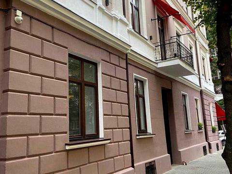 комерційна за адресою Юліана Романчука вул., 2