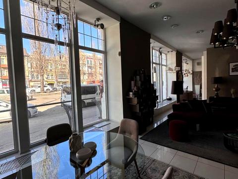 комерційна за адресою Верхній Вал вул., 30