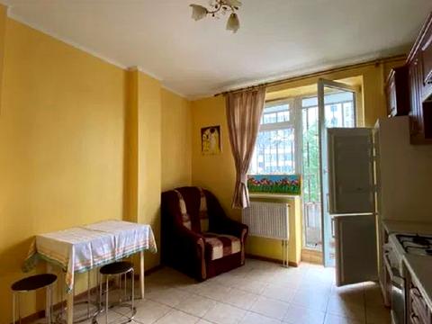 квартира за адресою Плугова вул., 12