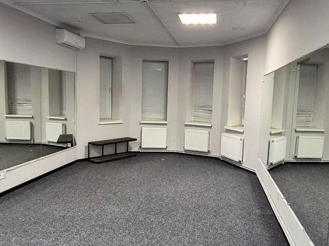 комерційна за адресою Харківська вул., 3/1