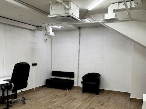 комерційна за адресою Дніпровська набережна вул., 18-Б