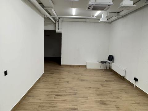 комерційна за адресою Дніпровська набережна вул., 18-Б