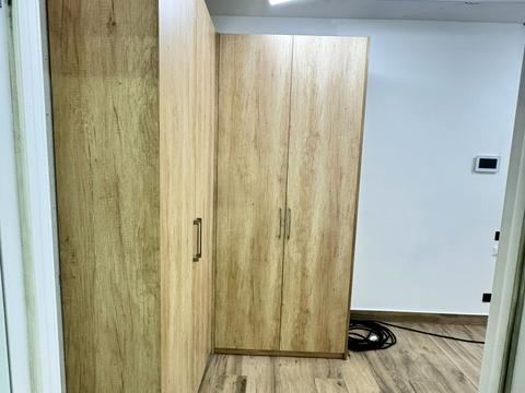 комерційна за адресою Дніпровська набережна вул., 18-Б
