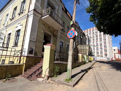 комерційна за адресою Драгоманова вул., 32