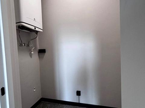 комерційна за адресою Олександра Олеся вул., 7