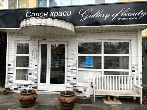 комерційна за адресою Українська вул., 1