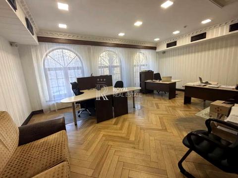 комерційна за адресою Жилянська вул., 72