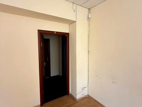 комерційна за адресою Володимира Мономаха вул. (Московська), 8